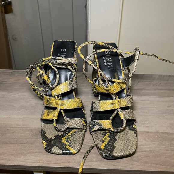 Chunky yellow snake print heels by Simmi shoes - Picture 2 of 3